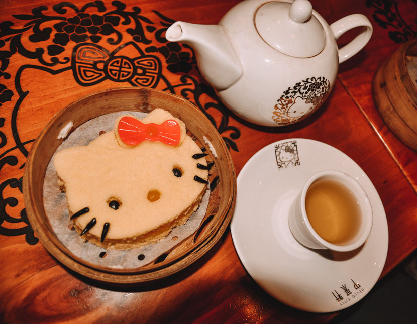 香港 Hello Kitty 餐厅的 Hello Kitty 造型海绵蛋糕